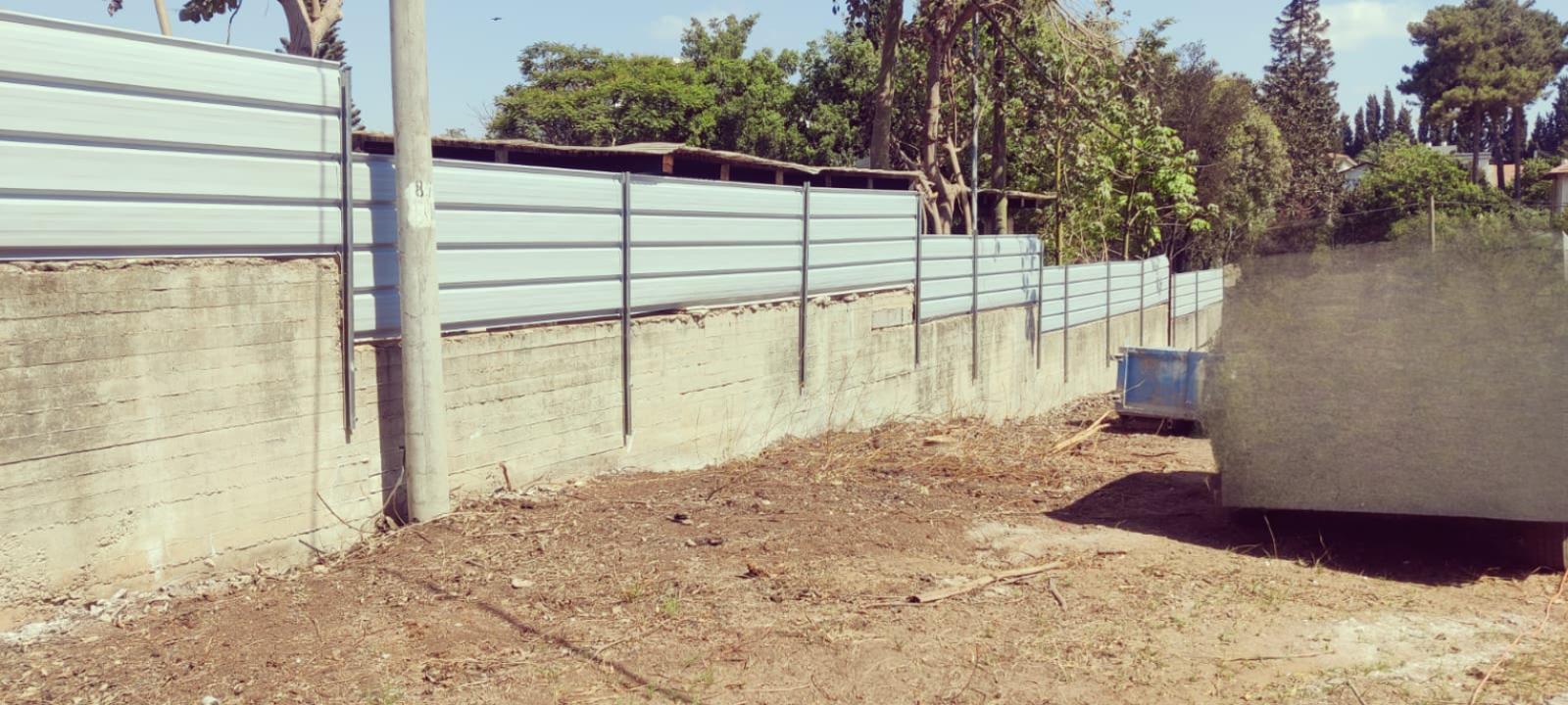 גדר פאנל קשיחה מגלוונת לאתר בניה